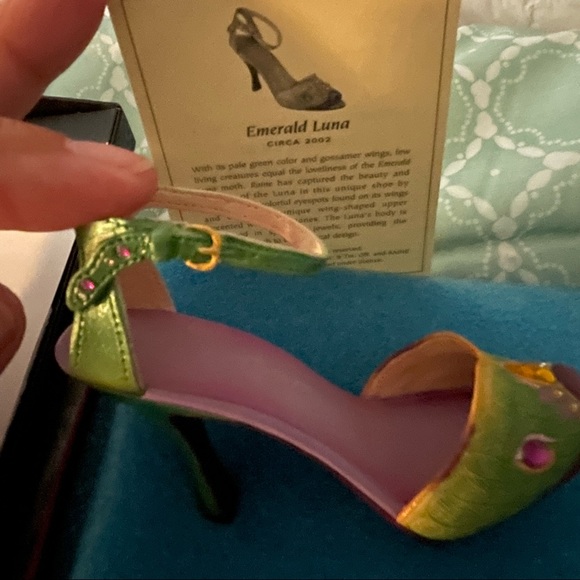 Just the Right Shoe by Raine - Picture 7 of 15